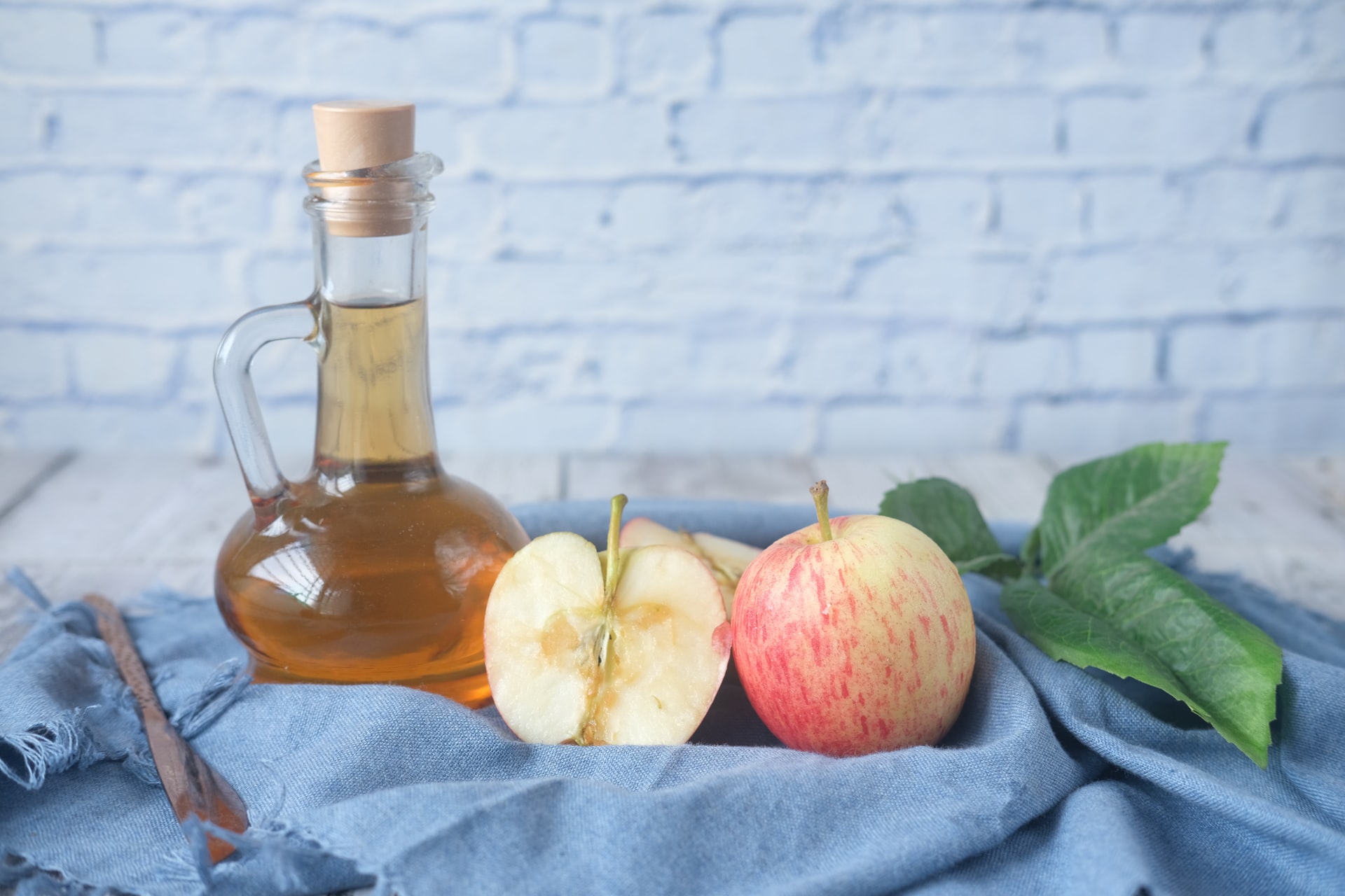 Aprenda a fazer vinagre de maçã caseiro, é muito simples