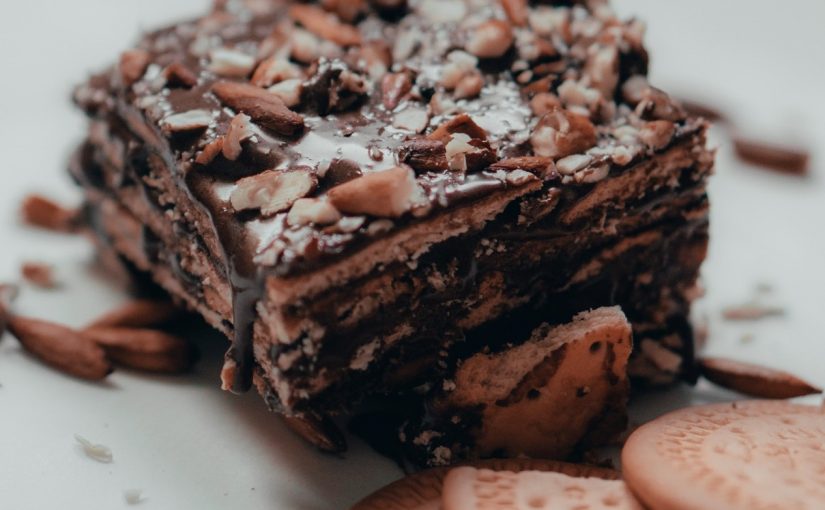 Torta de Chocolate com Biscoito – prática e econômica