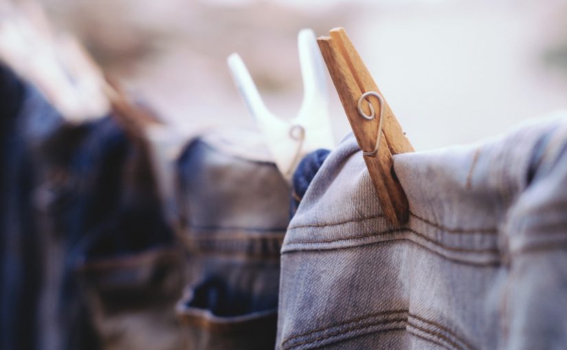 5 maneiras de remover energias negativas de roupas e sapatos