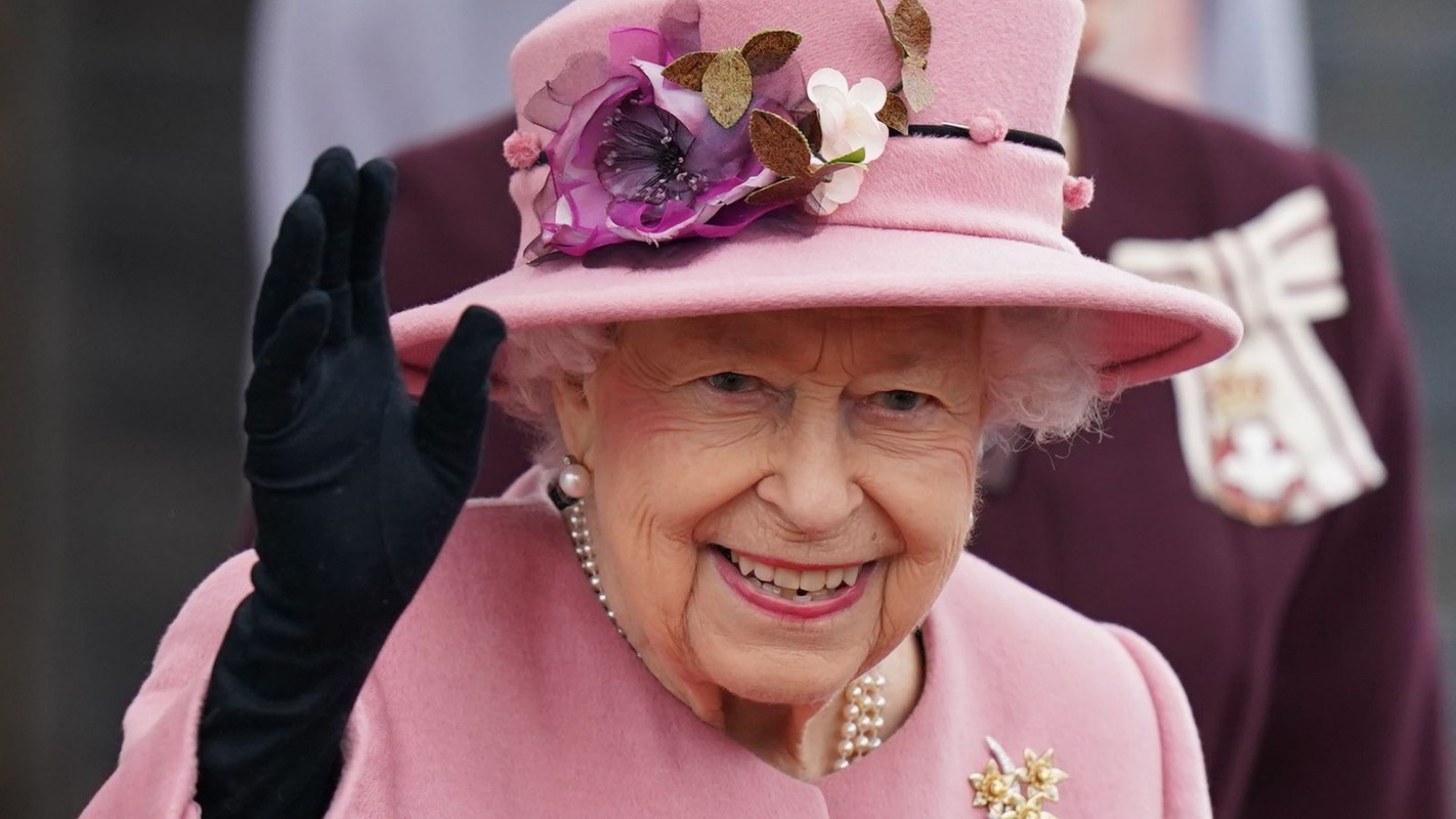 A rainha Elizabeth recusa prêmio de mais velha do ano e diz ser jovem ainda