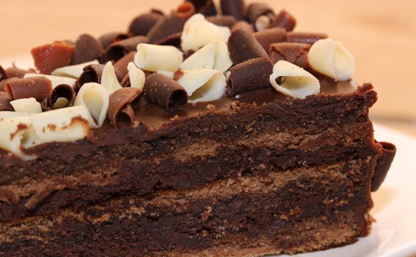 Aprenda a fazer este bolo que leva apenas 3 ingredientes e não precisa de forno