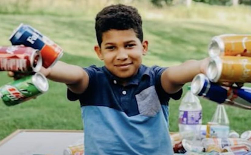 Criança de 10 anos inicia programa de reciclagem para ajudar a financiar iniciativa de água limpa