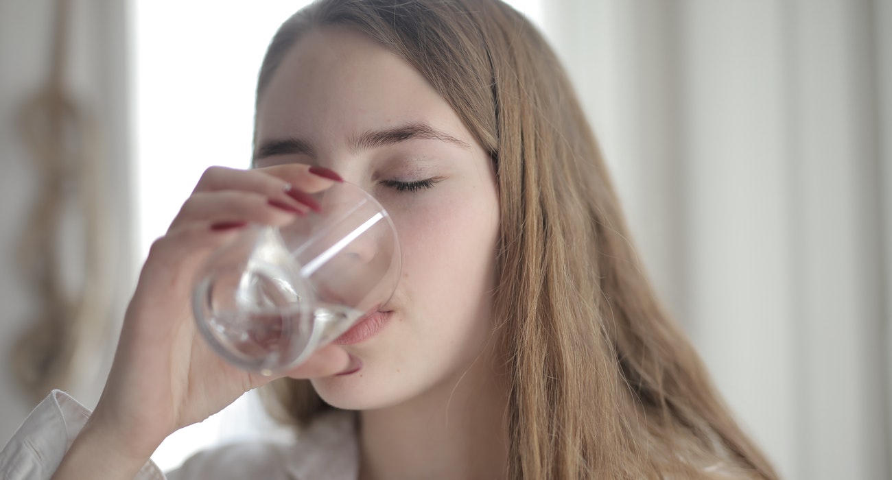 7 benefícios para saúde de beber bastante água comprovados pela ciência
