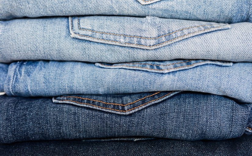 Estilista revela por que você nunca deve lavar seus jeans